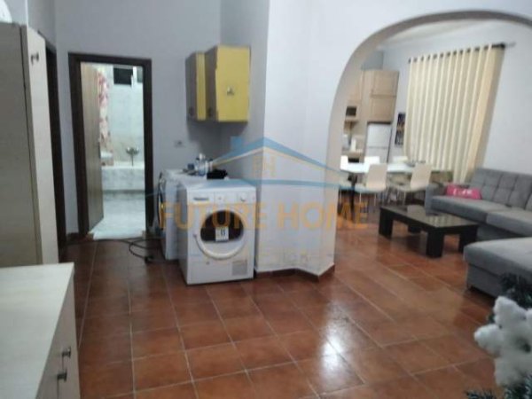 Tirane, jap me qera shtepi 4+1+A+BLK Kati 1, 158 m² 1.000 Euro (21 dhjetori)
