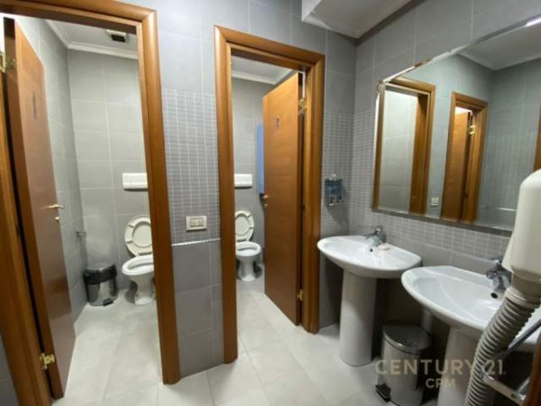 Tirane, jepet me qera zyre Kati 4, 198 m² 2.800 Euro (Rruga Elbasanit)