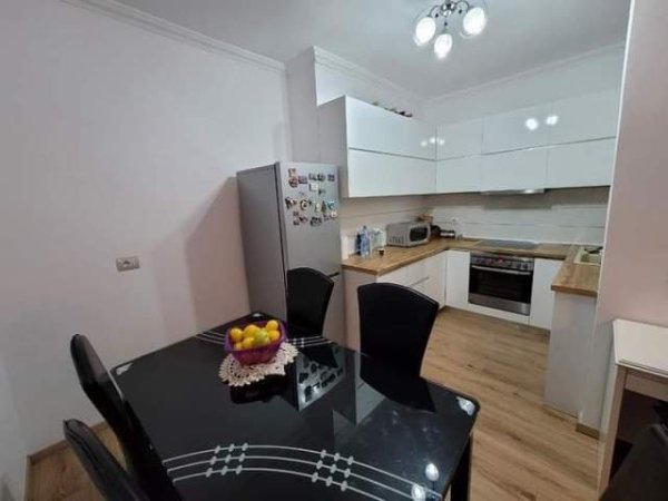 Tirane, jap me qera apartament 2+1 Kati 2, 95 m² 450 Euro