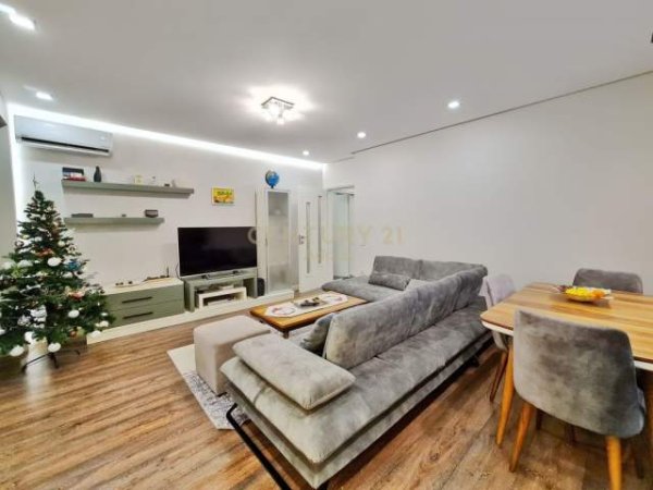 Tirane, shitet apartament 2+1+BLK Kati 3, 93 m² 145.000 Euro (Kodra e Diellit)