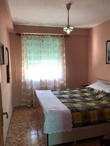 Tirane, jepet me qera shtepi 1+1+BLK Kati 3, 75 m² 38.000 Leke (rruga Myslym Shyri)