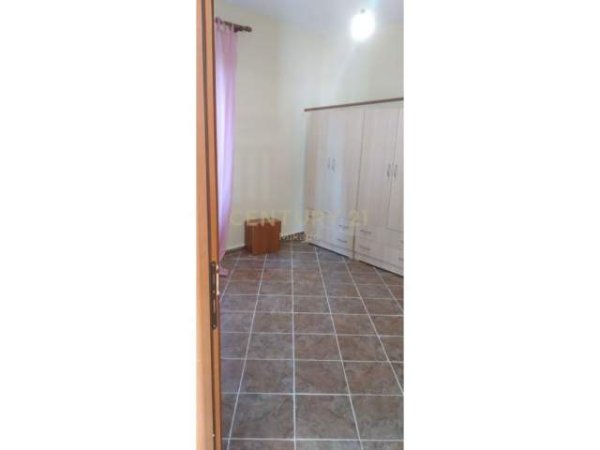 Tirane, jap me qera apartament 2+1+A+BLK Kati 1, 100 m² 300 Euro (Rruga Hamdi Sina)