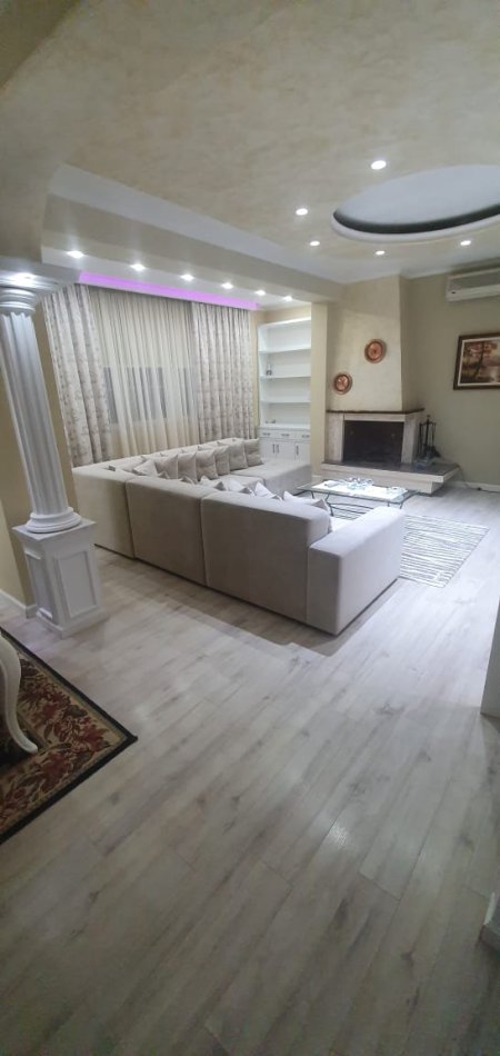 Tirane, jap me qera apartament 3+1+BLK Kati 5, 140 m² 900 Euro (blloku)
