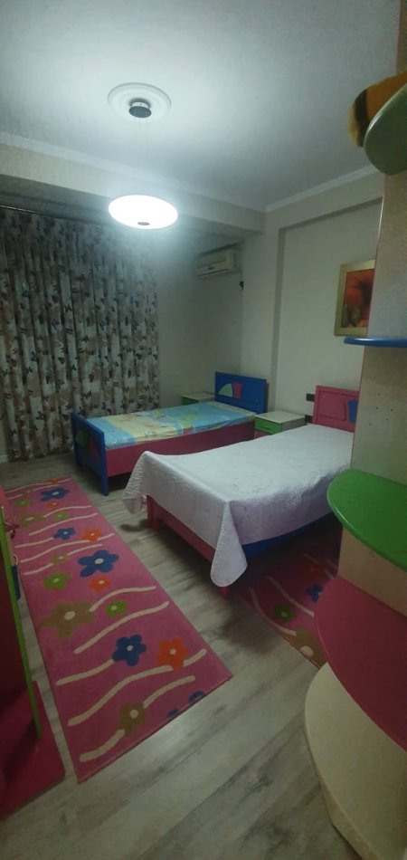 Tirane, jap me qera apartament 3+1+BLK Kati 5, 140 m² 900 Euro (blloku)