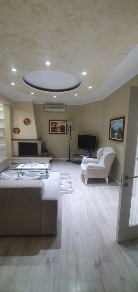 Tirane, jap me qera apartament 3+1+BLK Kati 5, 140 m² 900 Euro (blloku)