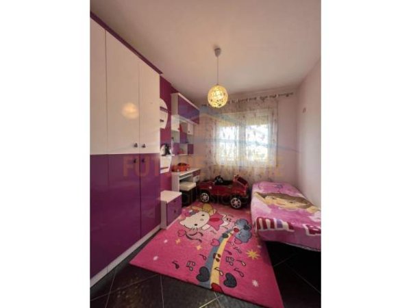 Tirane, jepet me qera apartament 3+1+BLK Kati 2, 118 m² 800 Euro (Bulevrdi Zogu i 1)