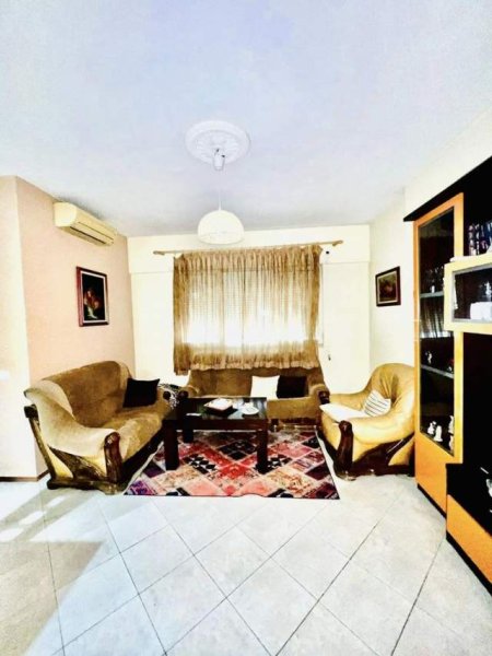 Tirane, shes apartament 2+1 109 m² 190.000 Euro (Komuna e Parist, Pallati i Qendres Kristal)