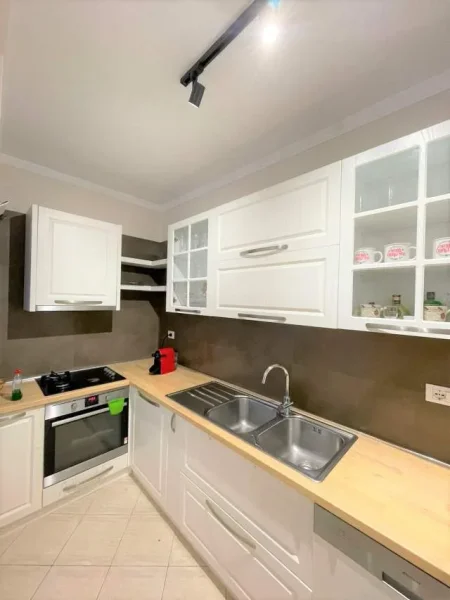 Tirane, shes apartament 1+1 65 m² Euro (Myslym Shyri)