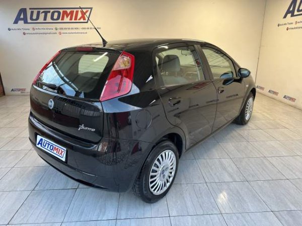 Tirane, shes makine Fiat grande punto Viti 2006, 4.200 Euro