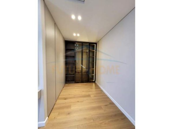 Tirane, jepet me qera Vile 1 Katshe Kati 1, 170 m² 3.500 Euro (Teg)