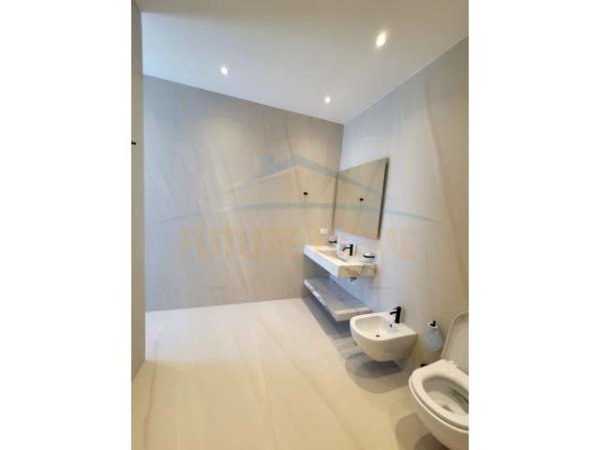 Tirane, jepet me qera Vile 1 Katshe Kati 1, 170 m² 3.500 Euro (Teg)