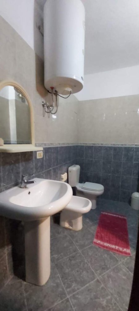 Durres, jepet me qera apartament 1+1+BLK Kati 4, 69 m² 250 Euro (Prane flagship center, tek piceri shijaku)