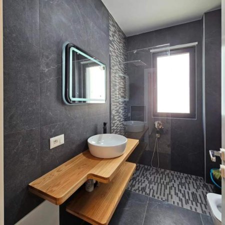 Tirane, jap me qera apartament 2+1+BLK Kati 1, 170 m² 1.800 Euro (Liqeni i Thate)