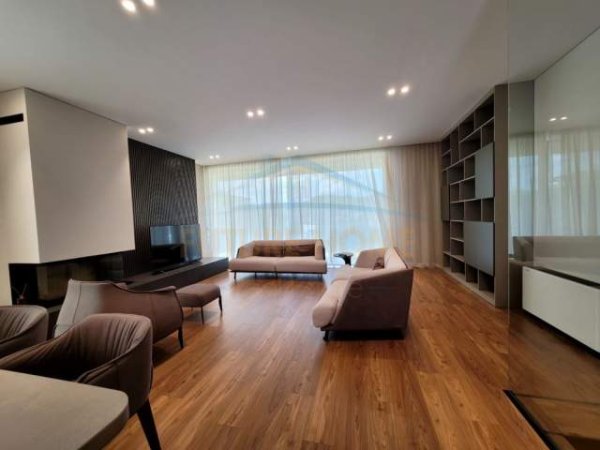 Tirane, jepet me qera Vile 1 Katshe Kati 1, 180 m² 3.500 Euro (Teg)