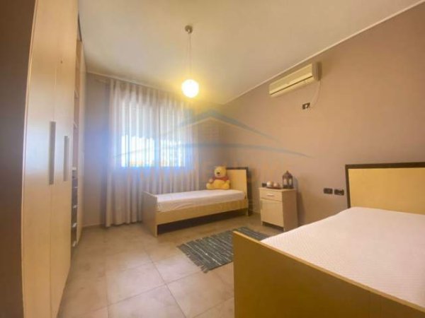 Tirane, jepet me qera apartament 2+1+BLK Kati 10, 108 m² 600 Euro (Prane Hrry Fulz)