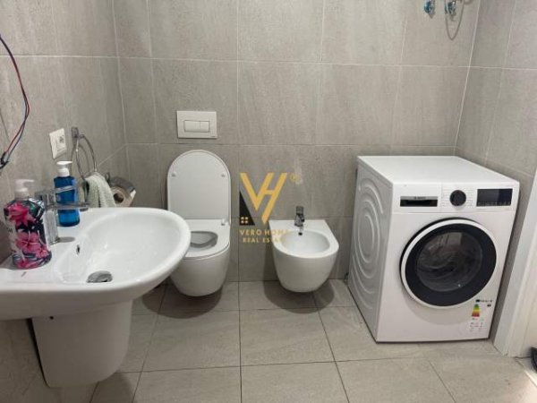 Tirane, shitet apartament 2+1 Kati 3, 104 m² 140.000 Euro (yzberisht)