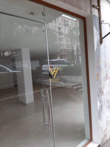 Tirane, shitet dyqan Kati 0, 80 m² 95.000 Euro (don bosko)