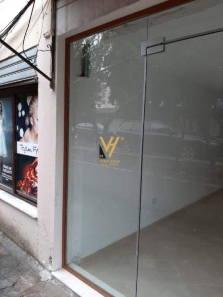 Tirane, shitet dyqan Kati 0, 80 m² 95.000 Euro (don bosko)