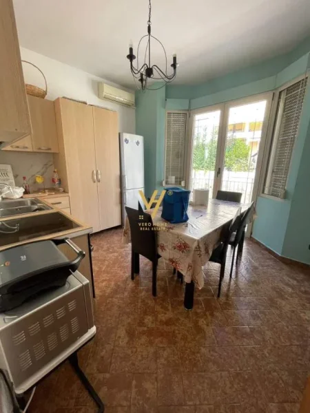 Tirane, shitet Vile 3 Katshe Kati 0, 1.400 m² 800.000 Euro (SAUK)