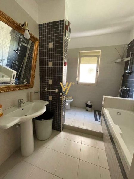 Tirane, shitet Vile 3 Katshe Kati 0, 1.400 m² 800.000 Euro (SAUK)