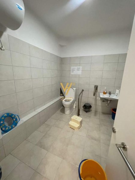 Tirane, shitet Vile 3 Katshe Kati 0, 1.400 m² 800.000 Euro (SAUK)