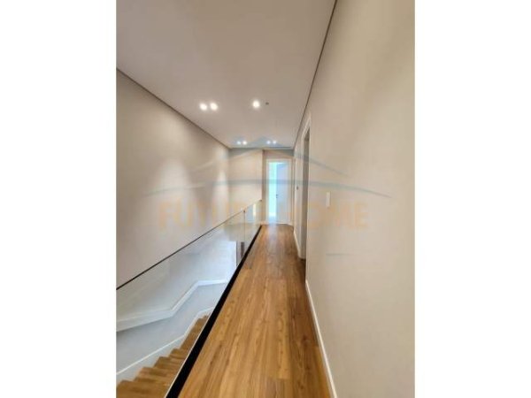 Tirane, jepet me qera Vile 1 Katshe Kati 1, 180 m² 3.500 Euro (Teg)