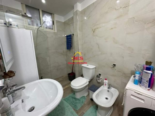 Vlore, shitet apartament Kati 3, 127 m² 225.000 Euro (Rruga Shyqeri Alimerka)