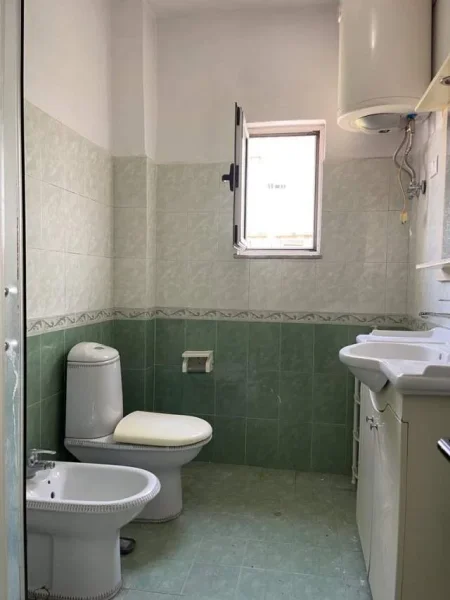 Tirane, jepet me qera apartament 2+1+BLK Kati 5, 92 m² 48000 LEKE/MUAJ (Naim Frasheri)