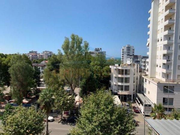 Durres, shitet apartament Kati 5, 110 m² 105.000 Euro (Rruga Taulantia)