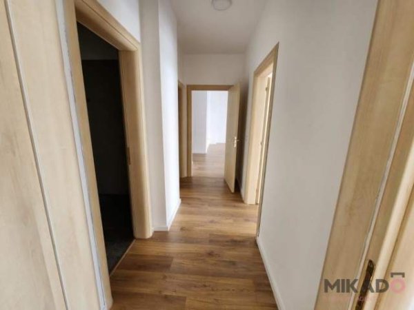 Tirane, jepet me qera zyre Kati 2, 304 m² 12€/m2 (rruga kryesore ne Komune te Parisit)