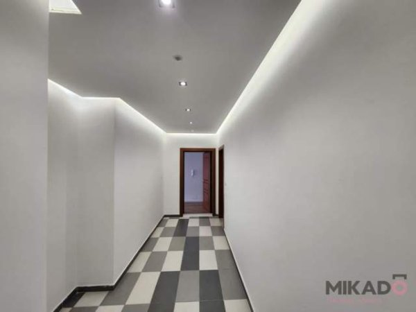 Tirane, jepet me qera zyre Kati 2, 304 m² 12€/m2 (rruga kryesore ne Komune te Parisit)