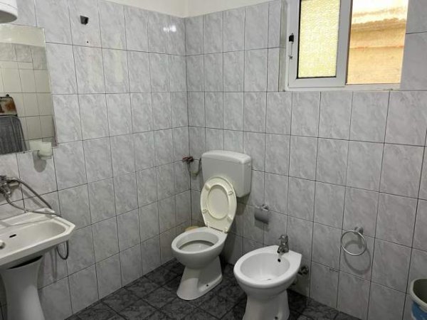Tirane, jepet me qera apartament 3 Katshe Kati 1, 35.000 Leke (siri kodra)