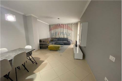 Tirane, jepet me qera apartament 1+1 Kati 4, 77 m² 400 Euro (Hamdi Sina , Liqeni Thate)