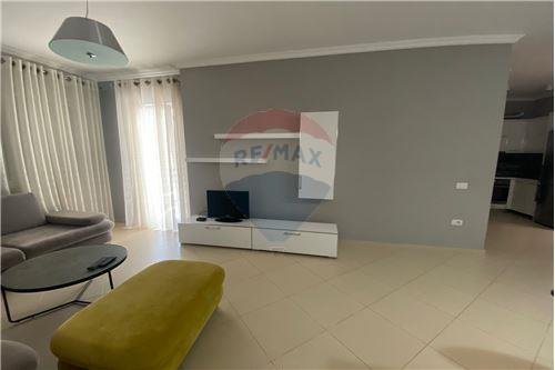 Tirane, jepet me qera apartament 1+1 Kati 4, 77 m² 400 Euro (Hamdi Sina , Liqeni Thate)