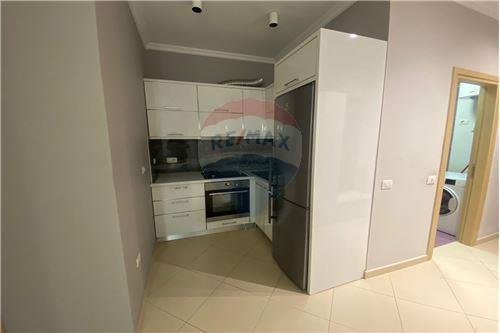 Tirane, jepet me qera apartament 1+1 Kati 4, 77 m² 400 Euro (Hamdi Sina , Liqeni Thate)