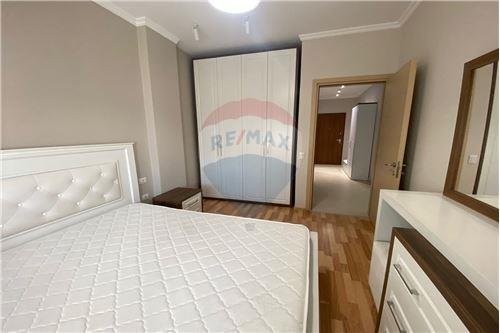 Tirane, jepet me qera apartament 1+1 Kati 4, 77 m² 400 Euro (Hamdi Sina , Liqeni Thate)