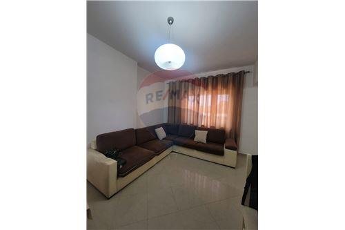 Tirane, jepet me qera apartament 2+1+BLK Kati 5, 450 Euro (Market Joena , 21 Dhjetori)