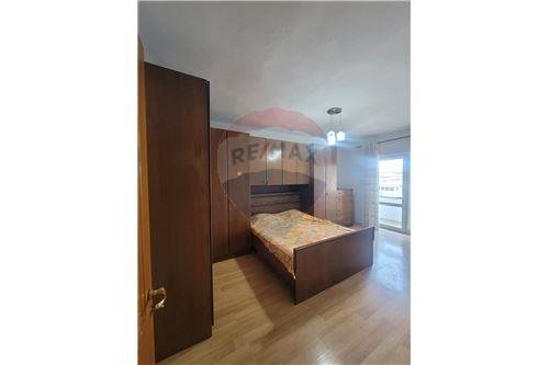 Tirane, jepet me qera apartament 2+1+BLK Kati 5, 450 Euro (Market Joena , 21 Dhjetori)