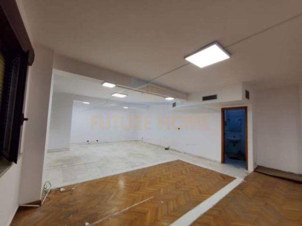 Tirane, jepet me qera ambjent biznesi Kati 7, 100 m² 1.000 Euro (Qender)