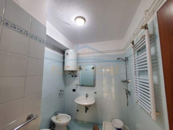 Tirane, jepet me qera ambjent biznesi Kati 7, 100 m² 1.000 Euro (Qender)