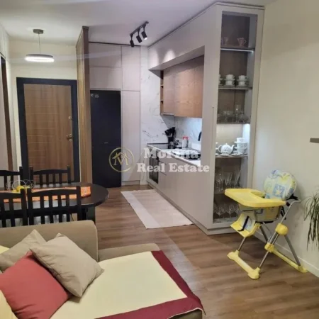 Tirane, jepet me qera apartament 2+1 Kati 3, 90 m² 600 € (Ish Fusha Aviacionit)