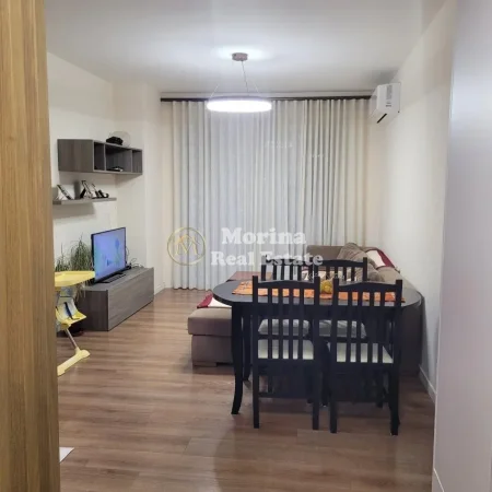 Tirane, jepet me qera apartament 2+1 Kati 3, 90 m² 600 € (Ish Fusha Aviacionit)