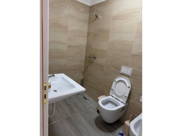 Tirane, jepet me qera apartament 2+1 Kati 2, 111 m² 700 € (DON BOSKO)