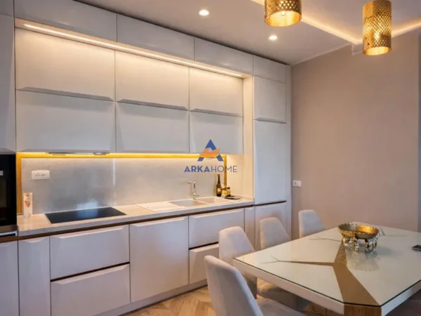 Tirane, shitet apartament 1+1+Ballkon Kati 8, 85 m² 520.000 € 