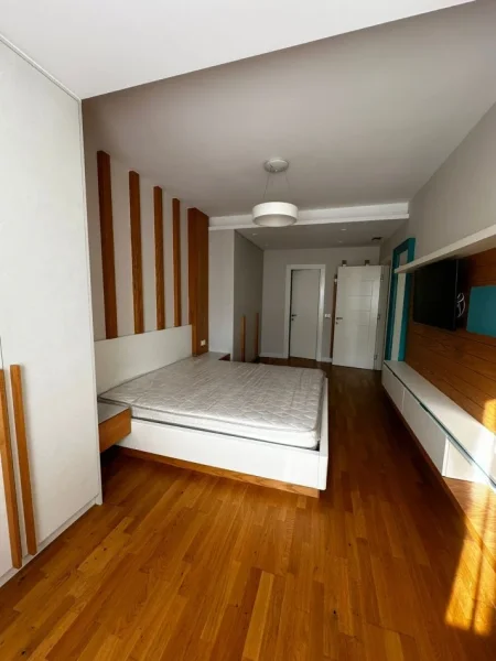 Tirane, jepet me qera apartament 3+1 Kati 6, 130 m² 1.500 € (Kristal Center , Rruga Prokop Mima)