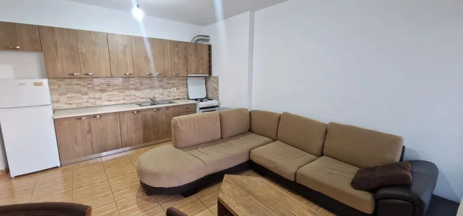 Tirane, jepet me qera apartament 1+1+Ballkon Kati 7, 70 m² 450 € (Pranë Bar Soho, tek Rotondo, Astir, Tiranë)