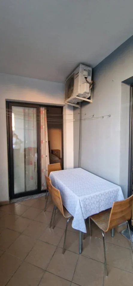 Tirane, jepet me qera apartament 1+1+Ballkon Kati 7, 70 m² 450 € (Pranë Bar Soho, tek Rotondo, Astir, Tiranë)