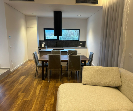 Tirane, jepet me qera Vile 3+1+Aneks+Ballkon , 3.400 € (TEG)