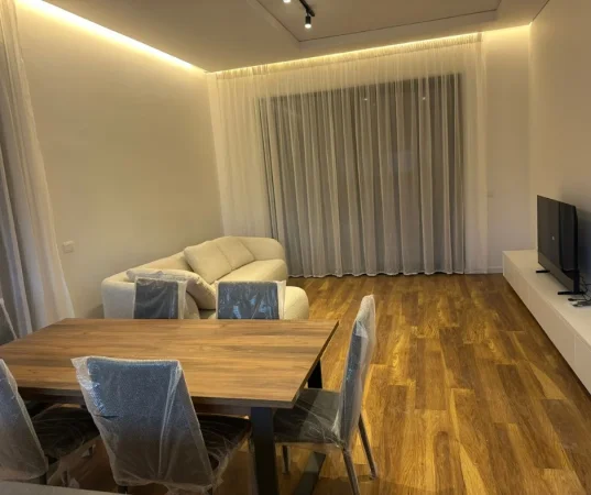 Tirane, jepet me qera Vile 3+1+Aneks+Ballkon , 3.400 € (TEG)