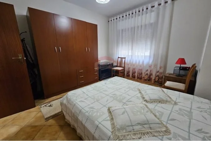 Tirane, jepet me qera apartament 2+1 Kati 8, 110 m² 700 € (Komuna e Parisit)
